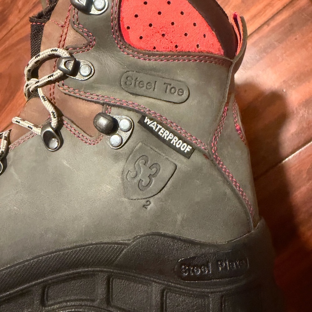 Steel toe ,slip resistant Gray and Black Work Boots - Picture 4 of 7
